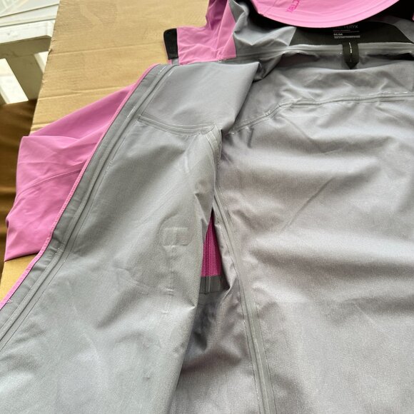 Arc'teryx Waterproof And Windproof Jacket Size M - Picture 8 of 8